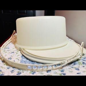 Vintage Tupperware Cake Carrier